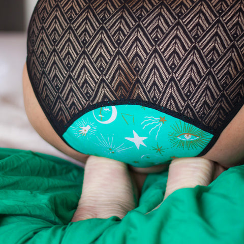 Menstruationsslip Étéya mittleri Stärke – Türkis – OUNA – Raffiniert, bequem & voller Symbolik