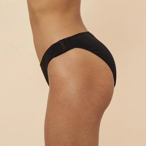 Mia Menstruationsslip mit Hakenverschluss – Mittlerer Fluss