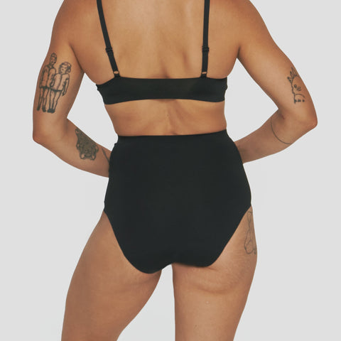 Periodenslip Calliope – High-Waist – Mittlere Blutig – Schwarz