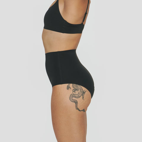 Periodenslip Calliope – High-Waist – Mittlere Blutig – Schwarz