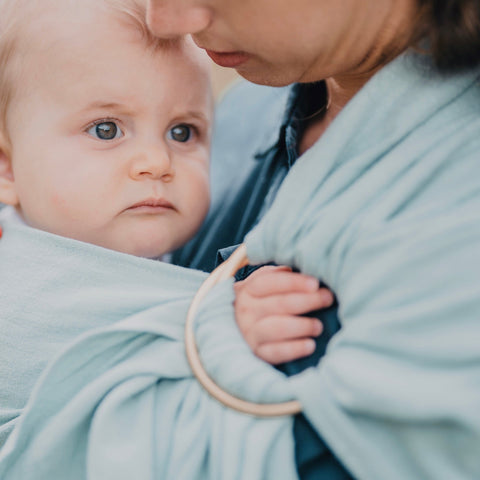 Ring Sling Tragetuch – Ergonomisch & aus Leinen – Farbe Marineblau